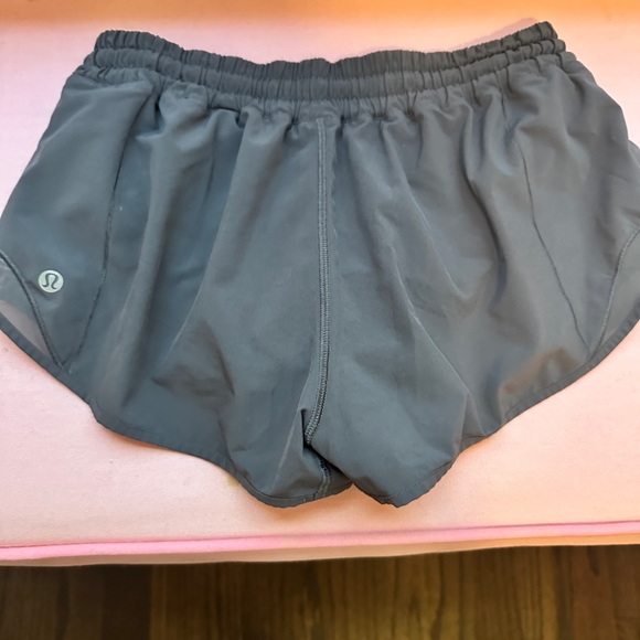 lululemon hotty hot shorts - Picture 2 of 3